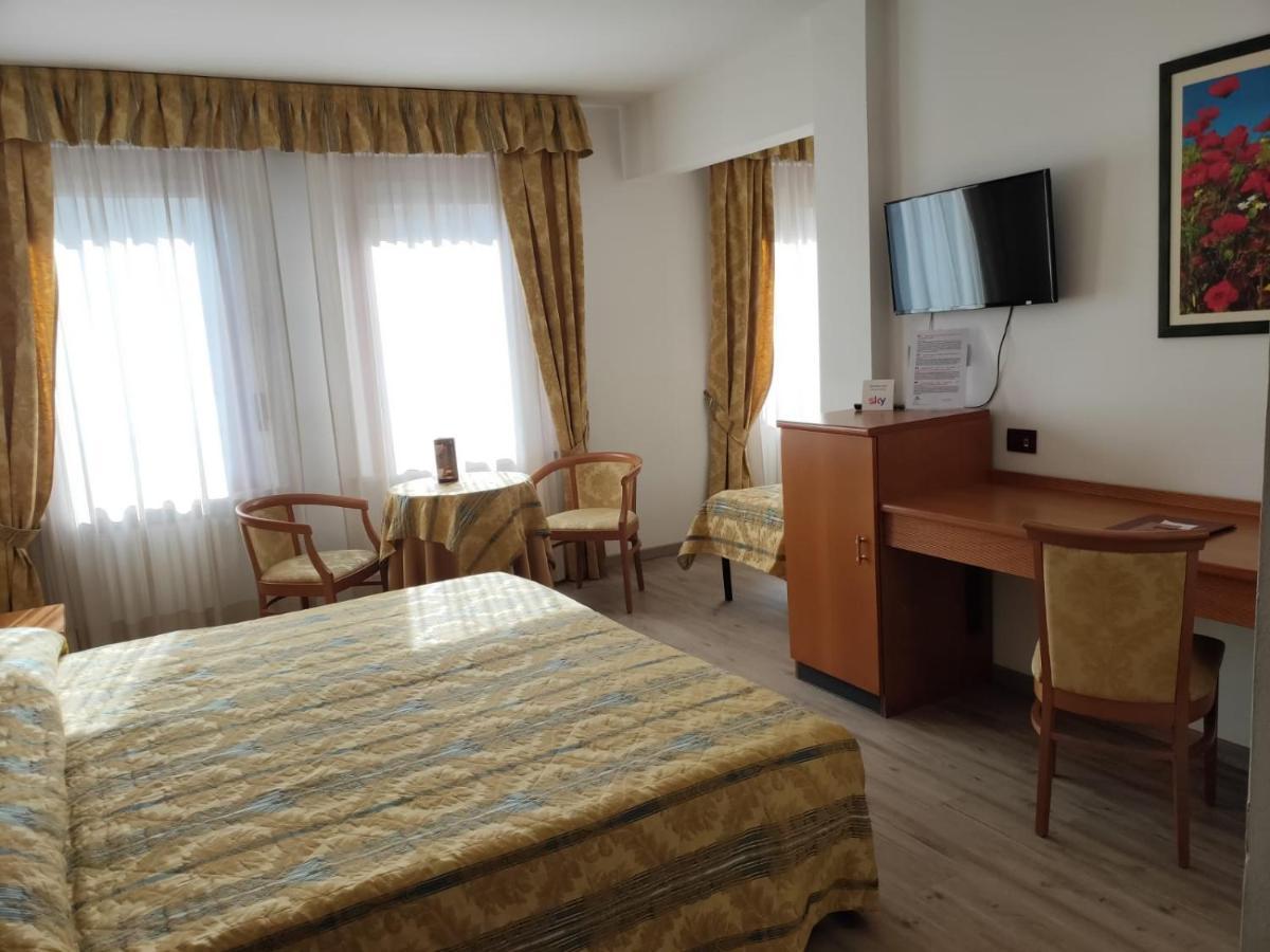 Hotel Galant Венария-Реале Экстерьер фото