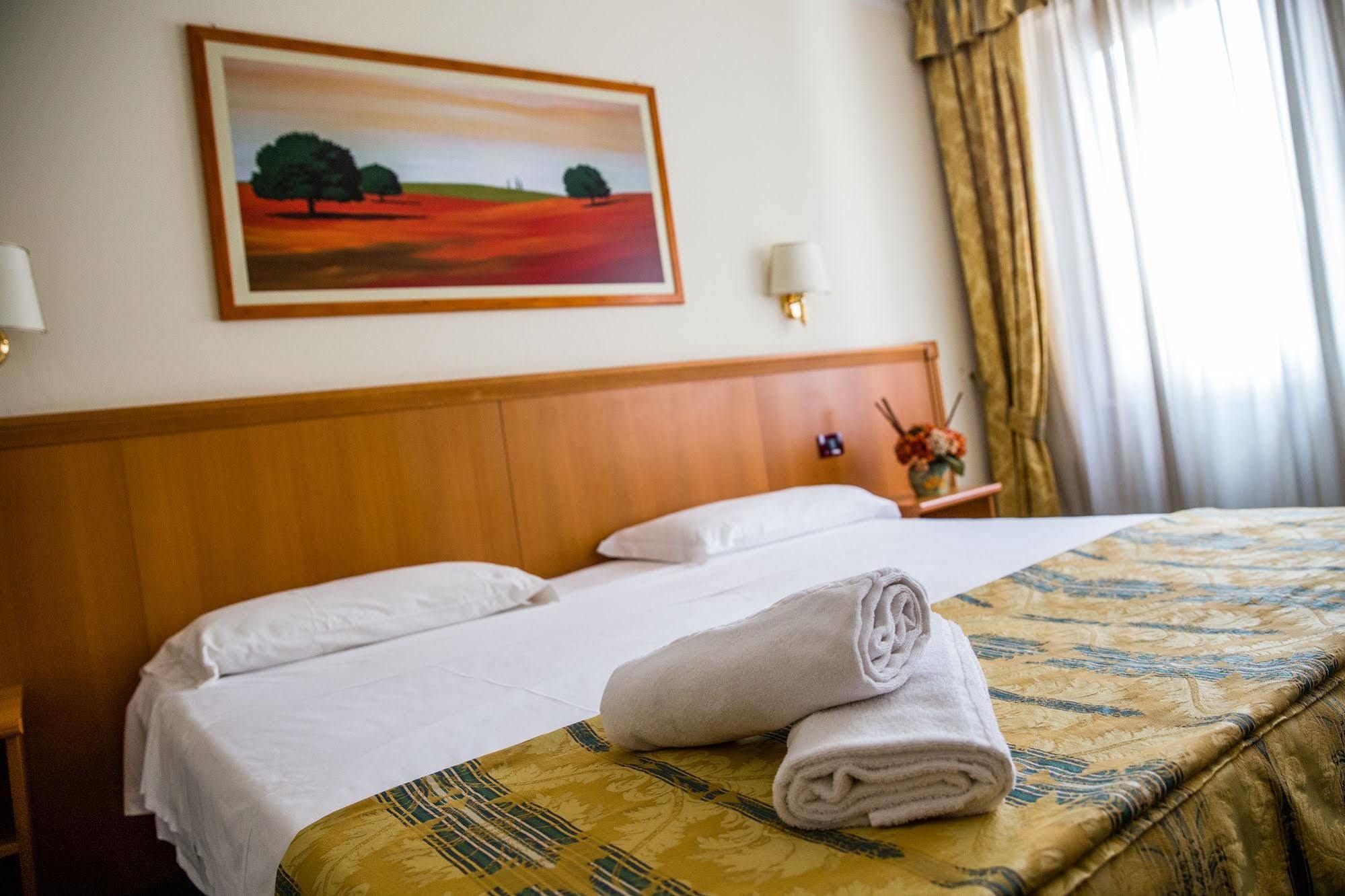 Hotel Galant Венария-Реале Экстерьер фото