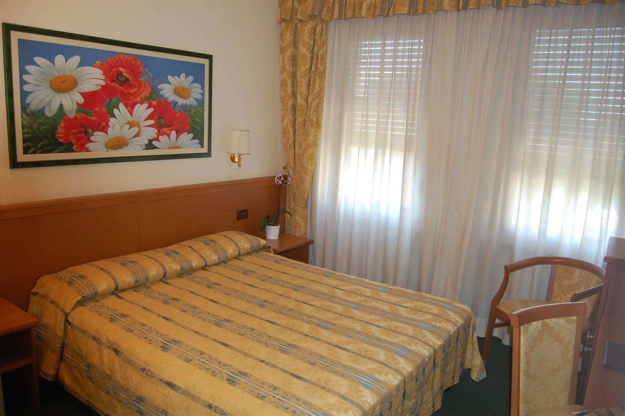 Hotel Galant Венария-Реале Экстерьер фото