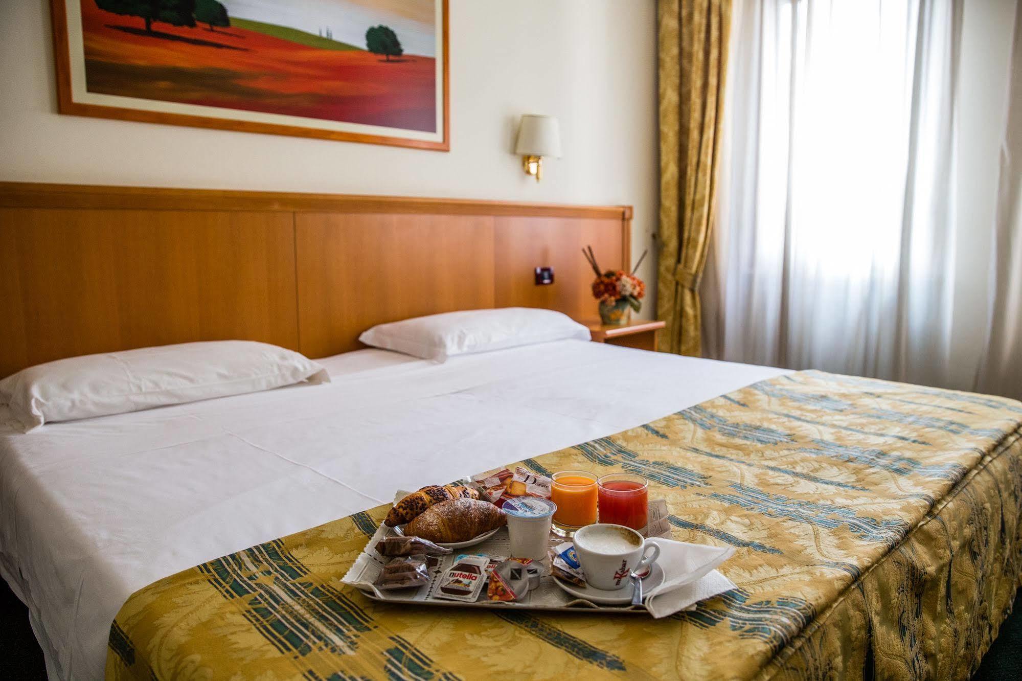 Hotel Galant Венария-Реале Экстерьер фото