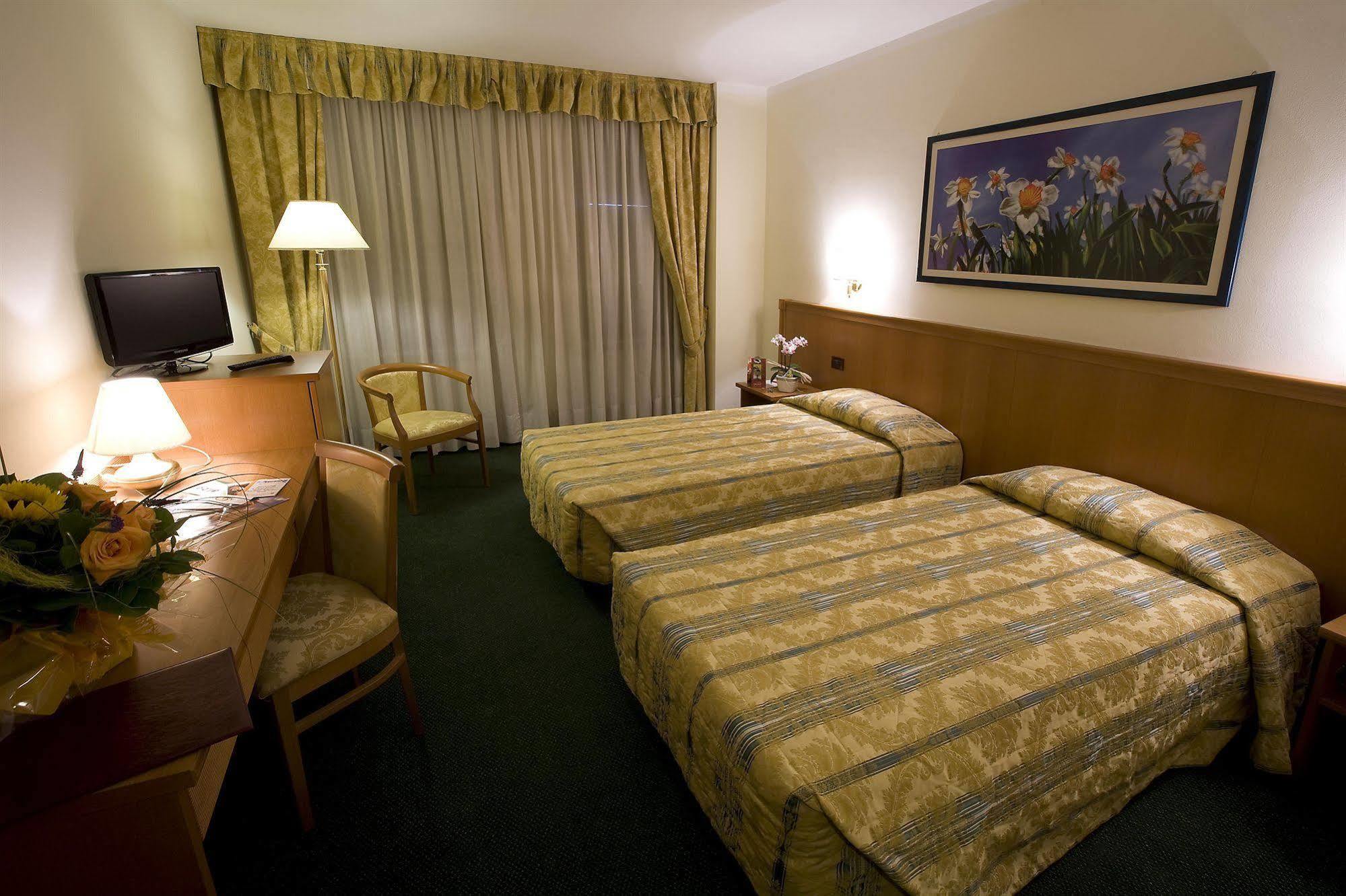 Hotel Galant Венария-Реале Экстерьер фото