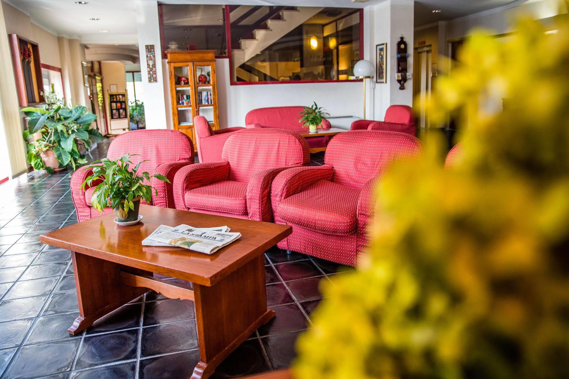 Hotel Galant Венария-Реале Экстерьер фото