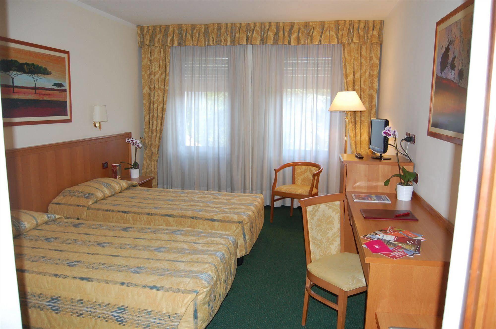Hotel Galant Венария-Реале Экстерьер фото