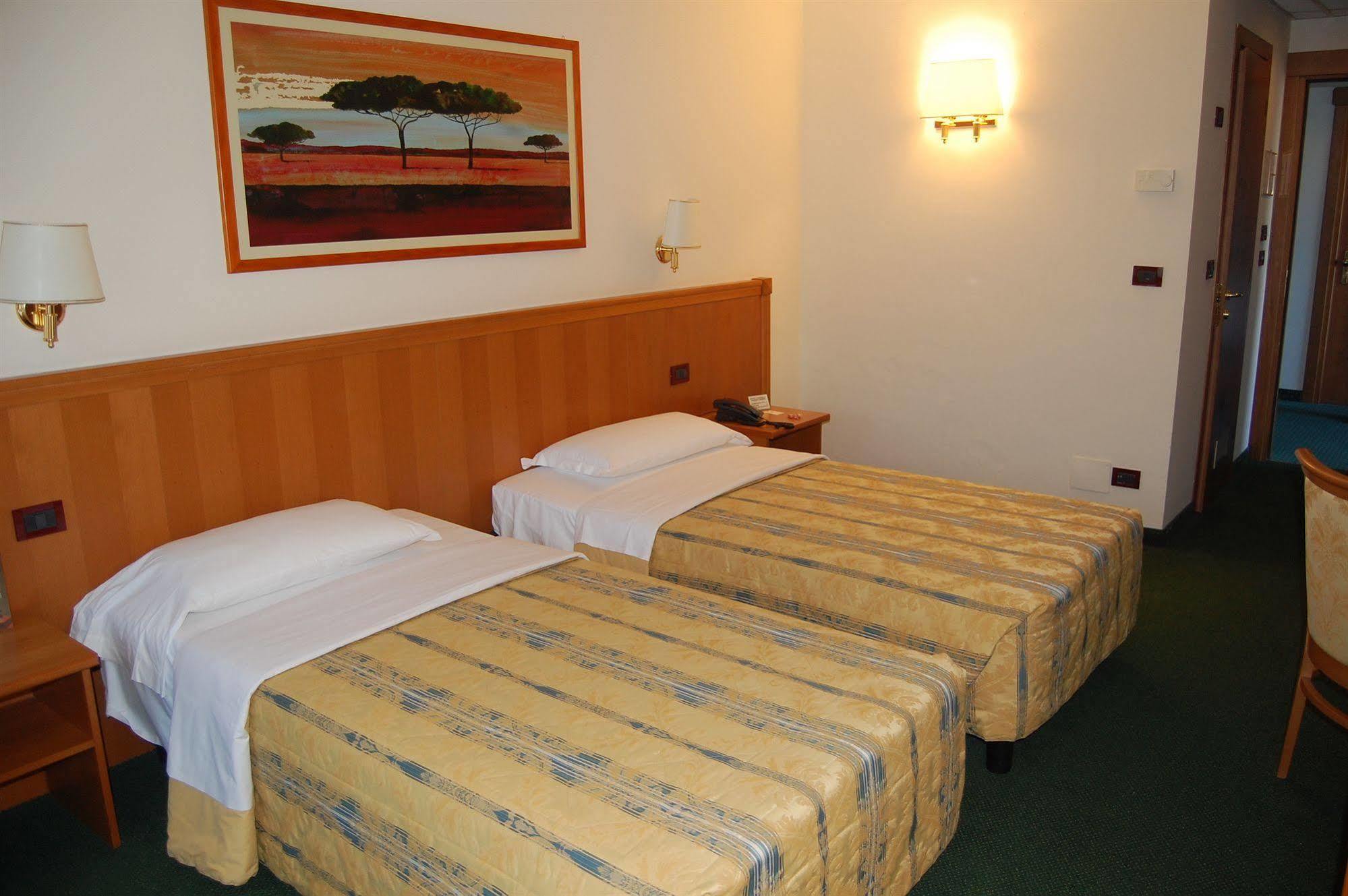 Hotel Galant Венария-Реале Экстерьер фото
